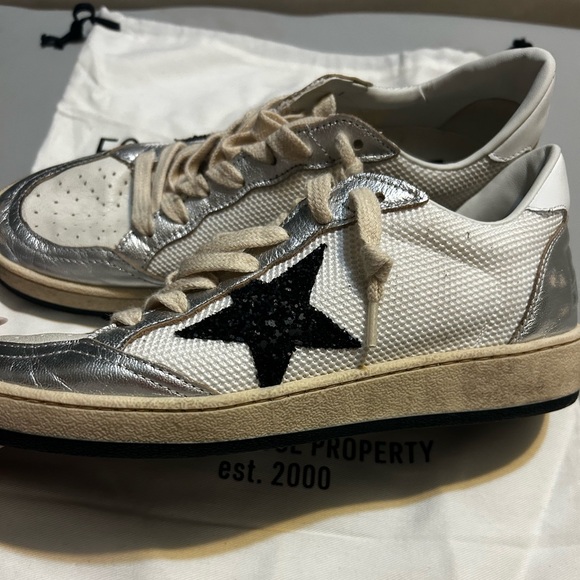 Golden Goose Silver and White Sneakers with Black Star - Picture 1 of 3